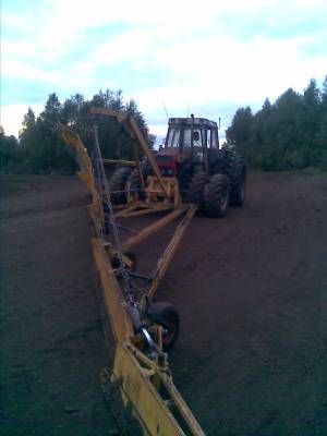 Zetor 12145 ja viivotin
Maksettu turvetyökone!
Avainsanat: zetor 12145 työkone