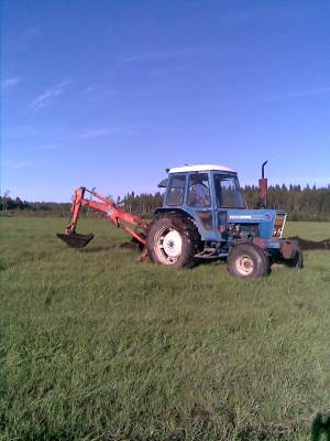 ford 6600+esa maatila kaivuri
Piti vähän syksyllä tonkia salaojia auki ja laittaa sorasilmiä lisää
Avainsanat: ford 6600 esa