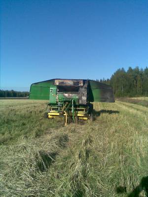 john deere 578 paloi
Pää vetoakselin laakerista lähti joka oli kestovoideltu.
Avainsanat: johndeere 578