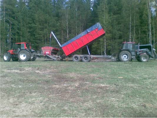 same silver 110& tume 3000jc ja case ih 845 &kärryineen
koneen täyttö 
Avainsanat: same tume case