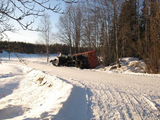 valtra n141 kärry
on linnuulle ainakin syötävää 
Avainsanat: valtra n141h kärry