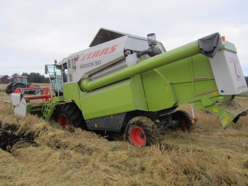 valtra t171 ja claas medion 310
kostia kohta
Avainsanat: valtra t171 claas medion 310