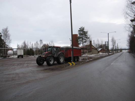 valtra n141h viljakärry 
altialle tavaraa 
Avainsanat: valtra n141h