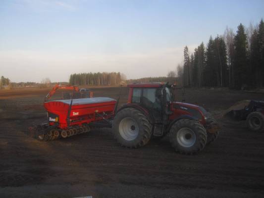 valtra n141&tume 4000 jc pro
Avainsanat: valtra n141 tume