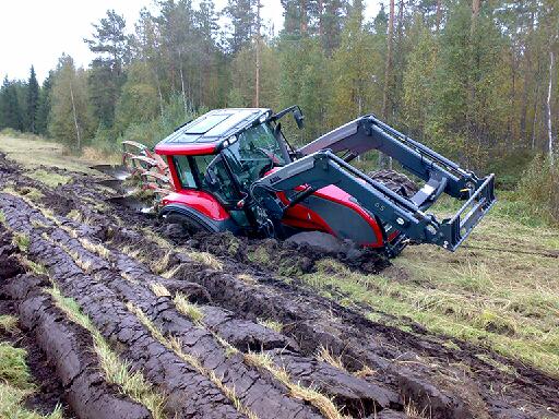 Valtra upoksissa
T150 tai 151 vähä kuopas kytömaalla
Avainsanat: valtra t 151 kytö uppos