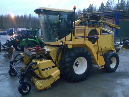 New Holland ajosilppuri
Tolla tehdään ens kesänä rehut. 570hv
Avainsanat: New Holland fx 60