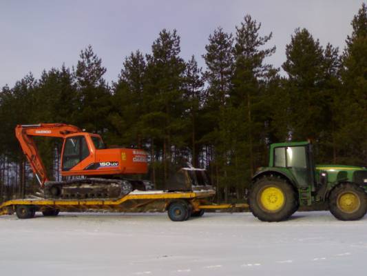 6820 ja woodoo 150 vapon lavetilla
Oli liposaa kyytiä viedä. selvittiin kuitenki perille. Suuria nousuja ei kyl kärsi tai tuloo persmäjet
Avainsanat: 6820 daewoo 150