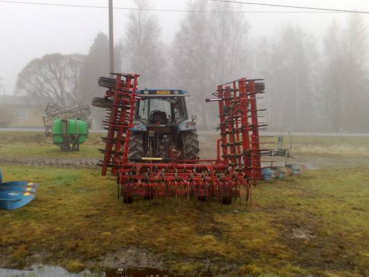 New Holland Ts 100 ja väderstad 660 äkeet
Tuli tollaset äkeet hankittua syksyllä
Avainsanat: ts 100 väderstad 660