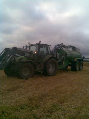 deutz fahr 120mk3 ja agronic 17 
kulukkee se pienemmälläki.
Avainsanat: deutz agronic