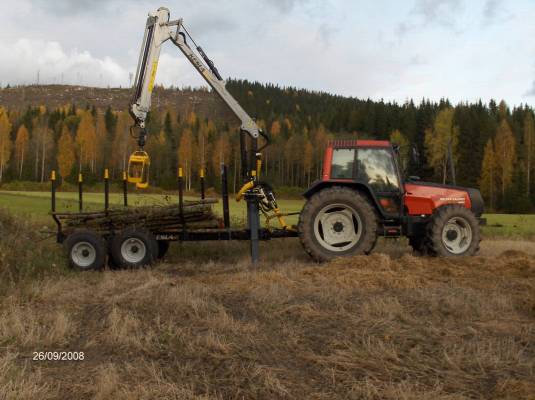 Valmet 6400 ja Kesla 304T+10T
Uusi kuormain ja kärri
Avainsanat: Valmet Kesla