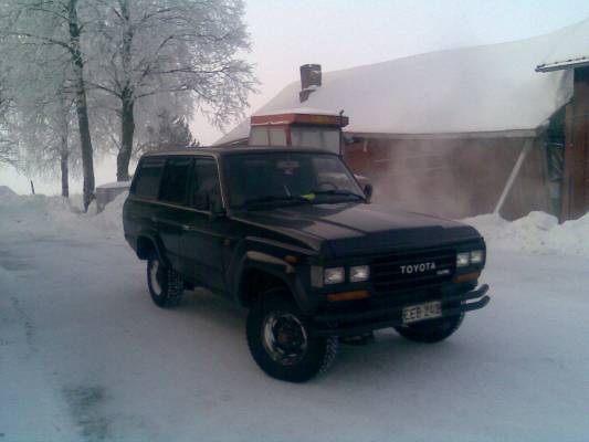 Toyota Land Cruiser Hj 61 
Piti ostaa citymaasturi. 
