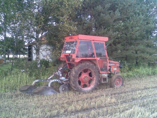 ZETOR 4712 ja FISKARS AURAT 
oma harrastelu/lumikone
Avainsanat: setor setka-power
