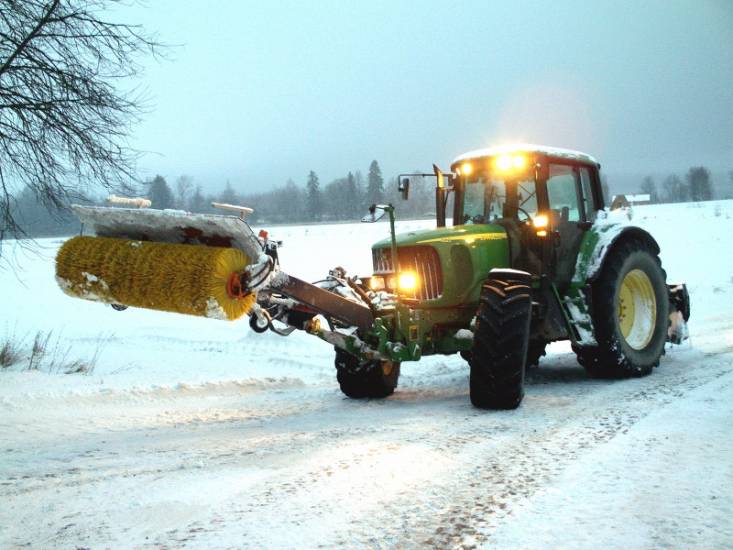 1. pihatien auraus 2010..
Vähän päivitystä lumikalustoon...
AM avoharja & JD 6620 & Leppä 250.
Avainsanat: JD John Deere 6620 AM avoharja linko auraus Leppä-linko