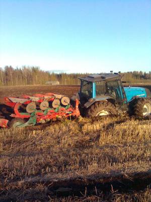 kverneland es 80 ja valtra 8350
Oli pakko kokeilla meneeks se tuost märäst silmäkkeest mut sinne se sit humahti.
Avainsanat: kverneland es 80 ja valtra 8350