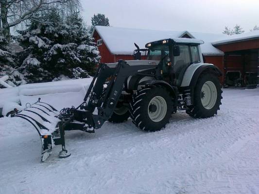 Valtra N142 Versu
Lumikones
