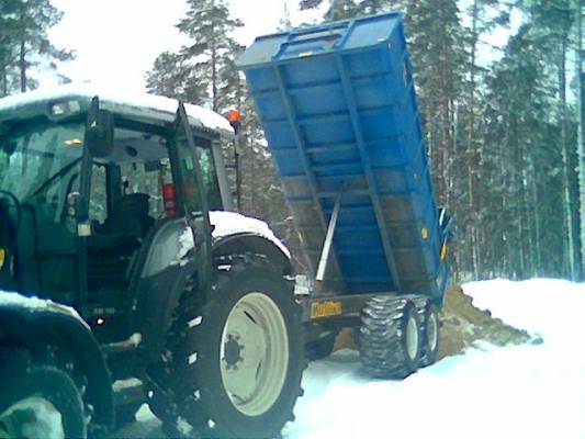 xm 150 ja multiva trm 150 18 tn telillä ja 12 kuution lootalla
maanajoa talvella 2008
Avainsanat: multakuski