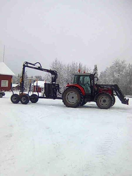 Mf6470 Patruuna 8T ja 866
Uutta metsäajokalustoa Massikan perässä,ensimmäinenkin kuorma ajamatta.
