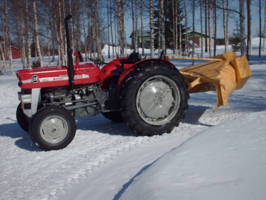 Unelmasta tuli totta 11.4.09 
Massey-Ferguson 135 MP -69 ja lumilinko.
Matkaa kotiin oli 130 km ja kyyti lumisohjossa kylmää, mutta vaivan arvoista.
