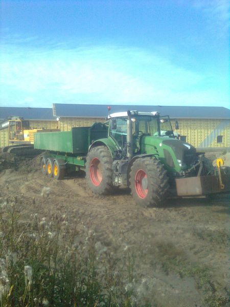 Fendt 936 ja Åkerman/Volvo
maanajoa
Avainsanat: fendt 936 åkerma volvo