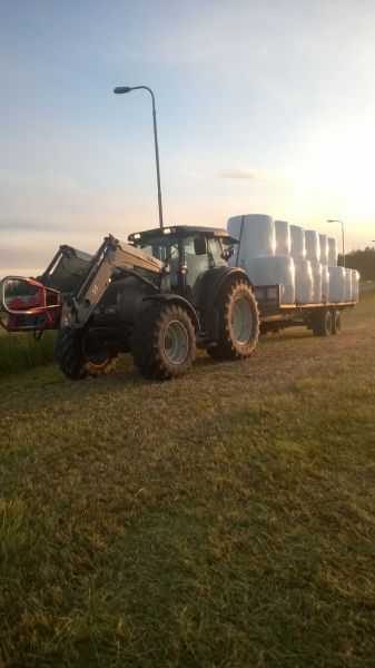 Valtra n141 ja tempo
paalie ajoa
Avainsanat: valtra Valtra n141 N141 141 tempo Tempo