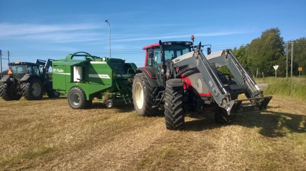 Valtra T151 & Mchale sekä N141
kaffetauolla
Avainsanat: valtra 151 141 mchale