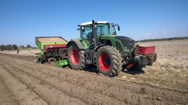 Fendt 936, AVR ja Strutural
Potun istutusta
Avainsanat: Fendt 936 AVR Structural