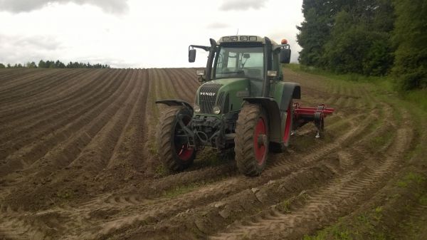 Fendt 716 ja Grimmen multaaja
Multausta
Avainsanat: Fendt Grimme multaus