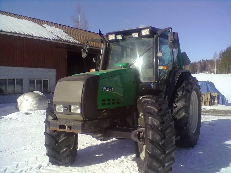 Valtra 6850
Ny ois "uus" valtra pihas..
Avainsanat: Kones