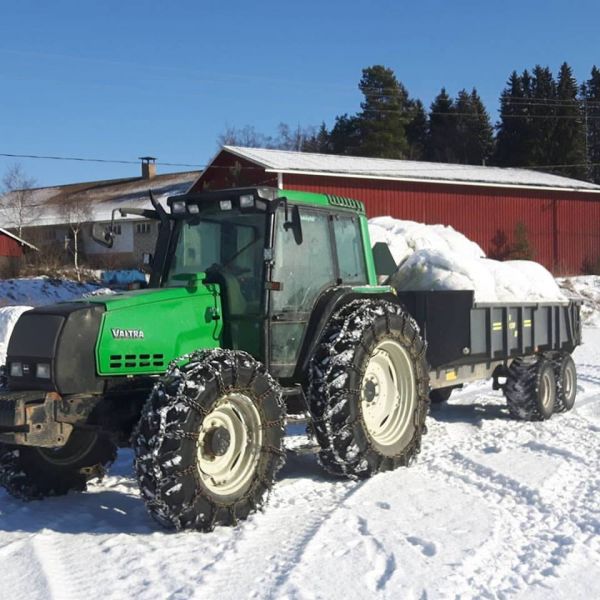 6850 ja tuhti paalinajoa.
Avainsanat: valtra valmet 6850 tuhti