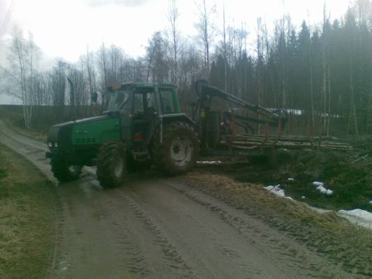 Valtra 6400 ja hakit
Viimesiä ajoja..
Avainsanat: Kones