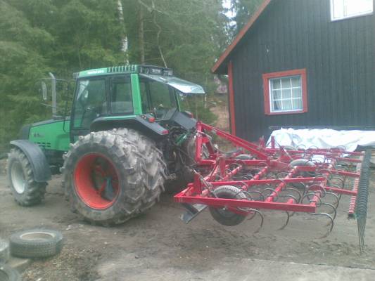 Valtra 6400 + VM 42 JÄ
Vuoden 2010 valmisteluita..
Avainsanat: kones