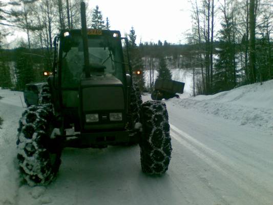 Valtra 6400 & volvo
Hinauoperaation alkuvaihe ja ojassa olo kerta Nro 1 Nro 2 ei olekka sit kuvaa
Avainsanat: kones