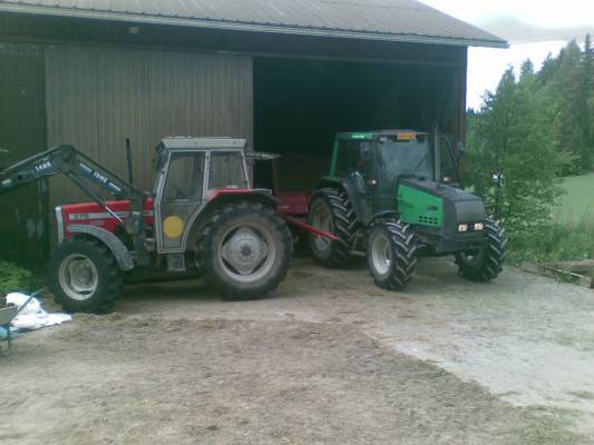 MF 375 + Valtra 6400 + junkkari green line 7500
siilolla..
Avainsanat: kones