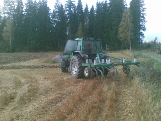 V 6400  Grubber GS 2,5
Olinpaha kultivoimas..
Avainsanat: kones