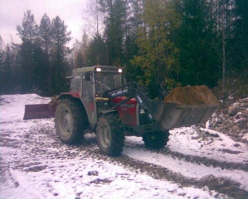 MF 375 + VM250 Jh
Soran hakua kyntämisen jälkeen.. viel ois n 4 ha kynnettävää ens viikonlopulle jos heinämaa ny ruskistuis...
Avainsanat: Kones