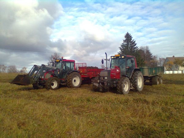 syksyn 2012 paskan levitys kalusto
valtra A95 ja PTU8 valtra 6550 ja palmse trailer 1500V
Avainsanat: valtra A95 6550