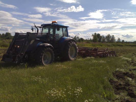 Valtra T 170 + Kvernelandin lautasmuokkain
Avainsanat: valtra kverneland