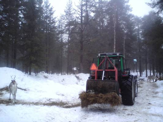 Valtra 900 
Jossain päin varmasti rasvaillaan jo kylvökoneita, niin laitetaan muistuksena kuinka pitkä maa Suomi oikein on.
Avainsanat: Valtra 900