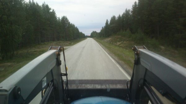 Valtra a85
Kottiinpäin iltasella.
Avainsanat: Valtra a85