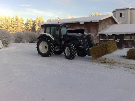 valtra n111
kanttien siirtelyä..
Avainsanat: valta