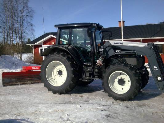 Valtra N111e advance ja vama250
parin viiko ikänen kone......
Avainsanat: vallu