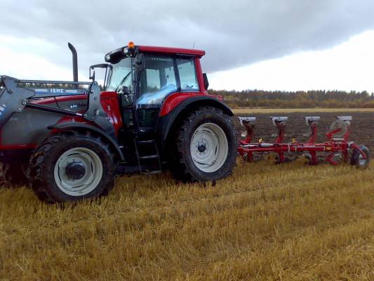 Kyntö 2008
Valtra ja Agroluxit
Avainsanat: Kyntö