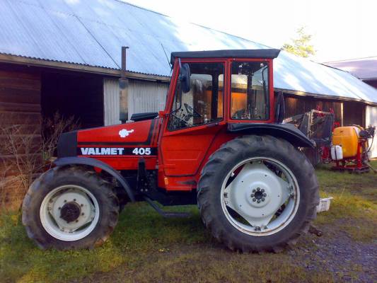 Valmet 405 Yli 20 vuotias 
Ei heti uskoosi että kone yli 20vuotta ja tunteja 8000h
Avainsanat: Valmet 405