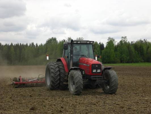 Äestämistä
MF 6260T & Potila SPH 600
Avainsanat: mf 6260 potila sph