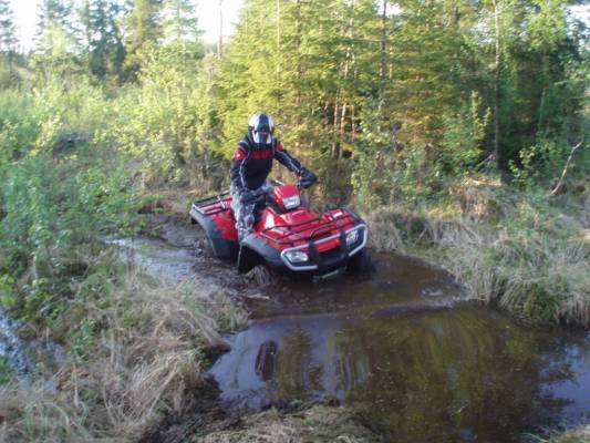 Honda foreman 500
maasto ajelua. aika vähä vettä vielä tuossa menee takavedolla.
Avainsanat: honda foreman