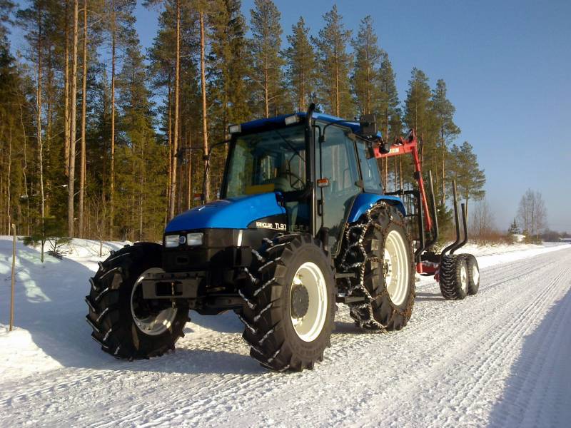 New Holland TL 90 ja Patun kärry+kuormaaja
Avainsanat: NH