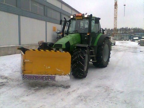 Deutz-fahr 120mk3 ja rote NV320
tässä on nykyään etunostolaitteet ja vaihdettiin toisesta deutsista tähän nuon 540/28 ja 650/38 continentaalit
Avainsanat: Deutz-fahr 120mk3 ja rote NV320