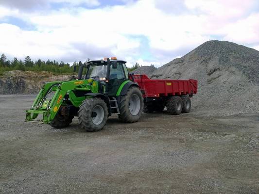 Deutz-fahr M620 profiline ja Teko 18T
Uuden kännykän kameran testailua ja tulee näköjään jo ihan siedettäviä kuvia...
Avainsanat: Deutz-fahr M620 profiline ja Teko 18T