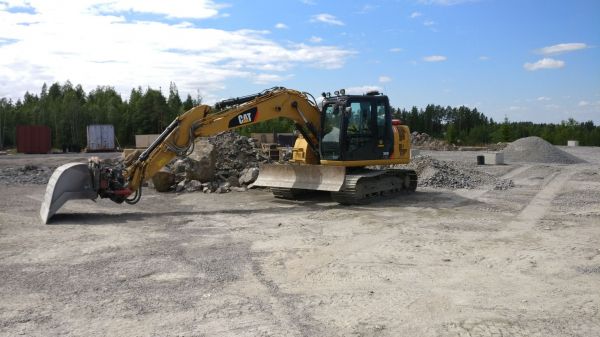 Caterpillar 311F 
Tämmösellä koneella tulee nykyään koukittua.. 
Avainsanat: Caterpillar 311f indexator rototilt