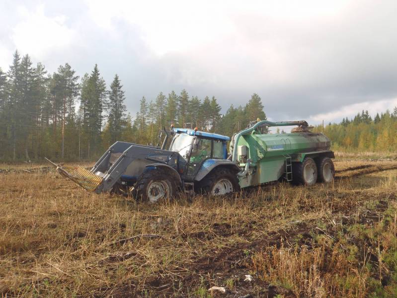 Valtra T160 agronic 17m3
Taas kiinni.. Vallu ja agronic syksy 2011
Avainsanat: Valtra